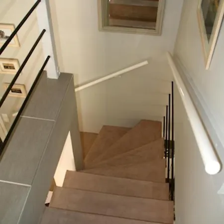 Comfortable House With Garden In Location 度假居