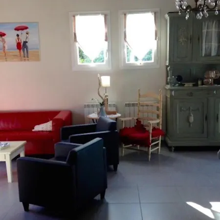 Comfortable House With Garden In Location *