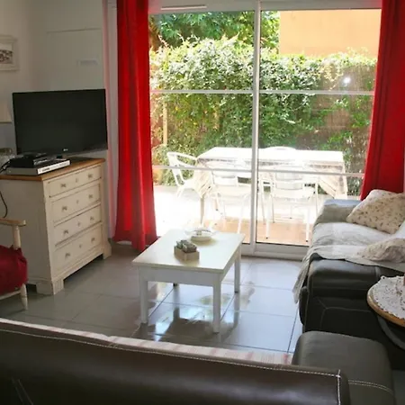 Holiday home Comfortable House With Garden In Location